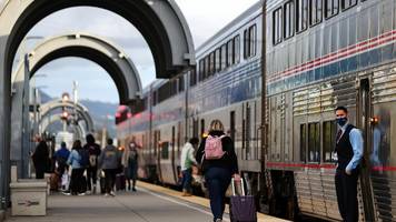 Zug mit mehr als 200 Passagieren in den USA entgleist