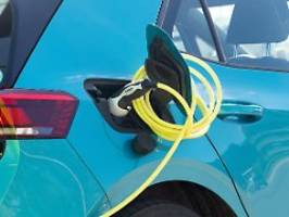 Inklusive E-Fuels: Autoexperten für komplettes Verbrenner-Aus
