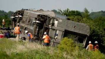 Zug mit mehr als 200 Passagieren in den USA entgleist - drei Tote