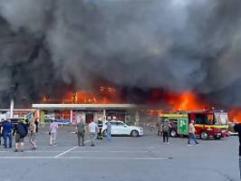 Alles hat gebrannt: Ukrainer berichten von Angriff auf Einkaufszentrum