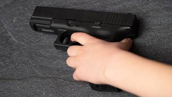 In Florida - Achtjähriger spielt mit der Waffe seines Vaters und erschießt Baby