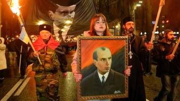 Von Botschafter Melnyk verteidigt - Ukrainischer Held oder Massenmörder? Die dunkle Geschichte des Stepan Bandera