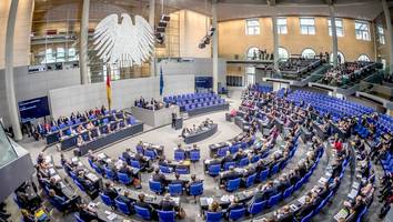 Union wäre am stärksten betroffen - Ampel will Bundestag drastisch verkleinern - CSU kündigt Verfassungsklage an