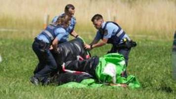 rheinland-pfalz: windhose erfasst hüpfburg - kinder verletzt