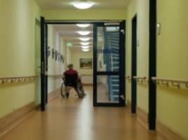 staatsanwaltschaft: pflegeheim-mitarbeiterin wegen fahrlässiger tötung angeklagt