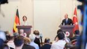 außenministerin: baerbock fordert in der türkei freilassung von osman kavala