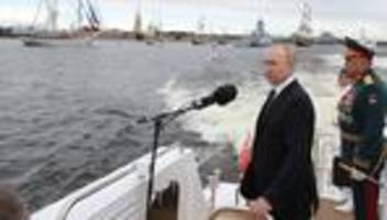 Sankt Petersburg: Wladimir Putin unterzeichnet neue Doktrin für die russische Marine