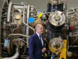 Scholz besichtigt Siemens-Turbine und wirft Russland falsches Spiel vor
