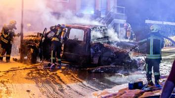Im Erzgebirge - Auto explodiert nach Aufprall - neun Verletzte