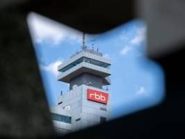 RBB-Affäre zieht weite Kreise: Chefaufseher von Messe Berlin legt Amt nieder