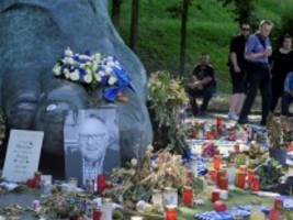 Trauerfeier für Uwe Seeler: In Hamburg singt man Tschüss
