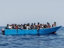 80 Menschen an Bord: Migranten geraten vor Insel Rhodos in Seenot