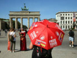 Die Touristen kehren zurück nach Berlin