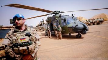 Verteidigungsministerium teilt mit - Lambrecht setzt Bundeswehr-Einsatz in Mali aus