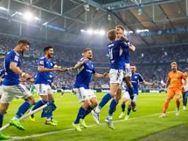 Erster Punktgewinn für Blau-Weiß: Schalke berauscht sich an Nachspielzeit-Ekstase