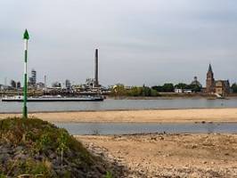 Rhein-Pegel fällt und fällt: Schifffahrt immer mühsamer, Industrie ist besorgt