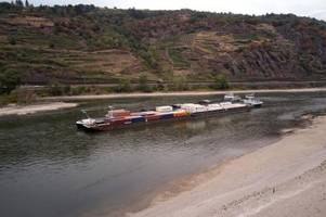 Liegengebliebenes Güterschiff im Rhein geborgen