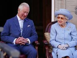 steht es schlecht um sie?: prinz charles besucht die queen täglich