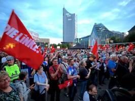 tausende auf den straßen: linke und rechte protestieren gegen energiepolitik