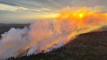 150 hektar in flammen - feuer frisst sich durch den harz - brocken evakuiert