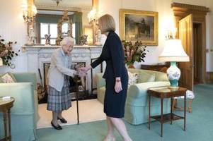 Sorge um die Queen – Prinz Charles und Prinz William eilen nach Schottland