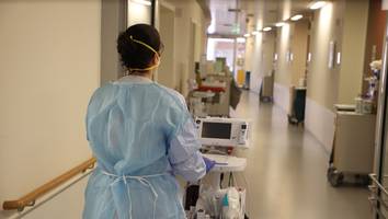 news zur corona-pandemie - krankenschwester nach tod von corona-patient verurteilt