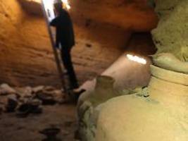 Bagger buddelt Dach aus: Grab aus pharaonischer Zeit in Israel entdeckt