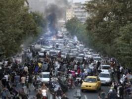 Proteste in Iran: Unsere Wut gilt nicht nur dem Kopftuchzwang