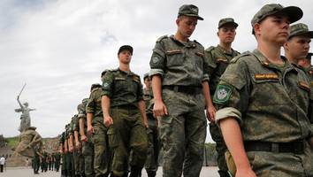 Russische Männer zu Putins Mobilmachung - „Ich würde eher Russland verlassen, als in diesem Krieg zu kämpfen“