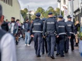 polizei auf dem oktoberfest: die bösewichte kommen durch die hintertür auf die wache