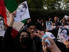 schüsse auf demonstranten: im iran wächst die wut