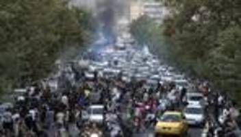 proteste im iran: menschenrechtler gehen von mindestens 76 toten aus