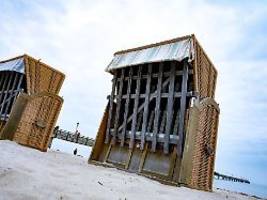 Frist für Abbau vorverlegt: An der Ostsee entbrennt der Streit um Strandkörbe