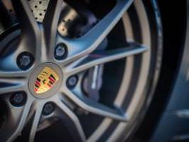 Breaking News: Porsche-Aktien legen beim Börsendebüt zu
