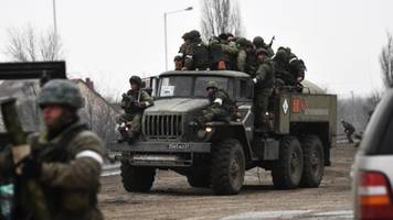 von 30.000 auf 6000 mann - für ukraine-einsatz zieht russland fast alle truppen von nato-grenze ab