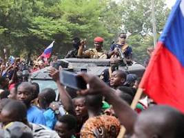 Tränengas gegen Junta-Anhänger: Französische Botschaft in Burkina Faso angegriffen