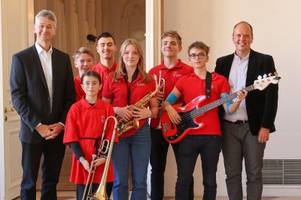 Augsburger Schüler musizieren vor Kultusminister Piazolo