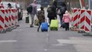 Geflüchtete in Hamburg: Warum Geflüchtete in Zelten leben müssen
