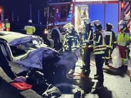 auto hebt über leitplanke ab: geisterfahrerin verursacht tödlichen unfall auf a40