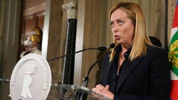 rechtsradikale politikerin - giorgia meloni zur ministerpräsidentin italiens ernannt