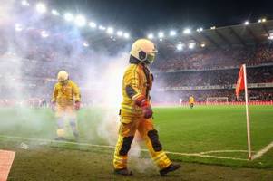 Spielabbruch: RSC Anderlecht verurteilt Ausschreitungen