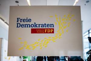 FDP rutscht auf Fünf-Prozent-Hürde ab