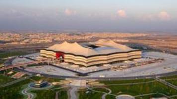 Fußball-WM: Al-Bayt-Stadion - Ort der Eröffnung, Ort der Ausbeutung