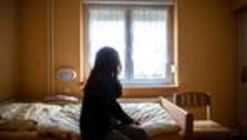 Gewalt gegen Frauen: Diakonie fordert mehr Personal für Frauenhäuser in Hamburg