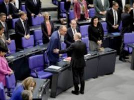 Bundestag: Kanzler im Wunderland