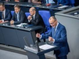 Generaldebatte im Bundestag: Merz wirft Scholz Wortbruch vor
