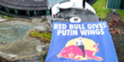 Protest-Aktion bei Red-Bull-Hauptsitz in Fuschl am See