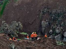Nach schwerem Erdbeben: Zahl der Toten in Indonesien steigt weiter