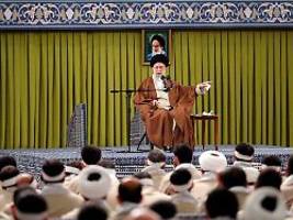 Religionsführer ist alarmiert: Chamenei warnt Iraner vor West-Propaganda