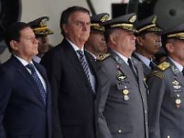 Erster Termin seit Niederlage: Bolsonaro zeigt sich wieder in der Öffentlichkeit